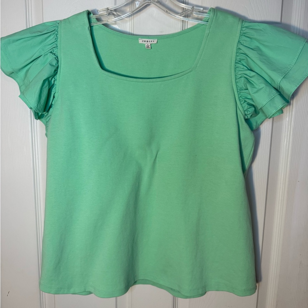 JODIFL Light Green Flutter Ruffle Sleeve Tee L